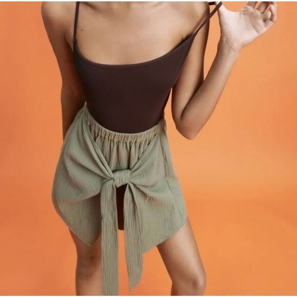 Zara EUC Wrap Up Knotted ButterySoft Material Olive Khaki Green Mini Skirt XS - Picture 2 of 12